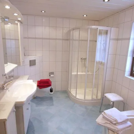 Schellenberg Modern Retreat *